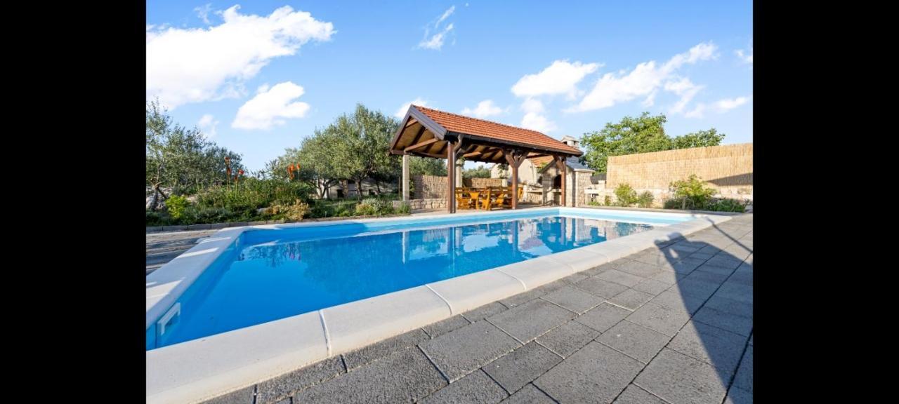 Olive Tree House With Jacuzzi, Wifi And 40M2 Pool Villa Siritovci Kültér fotó