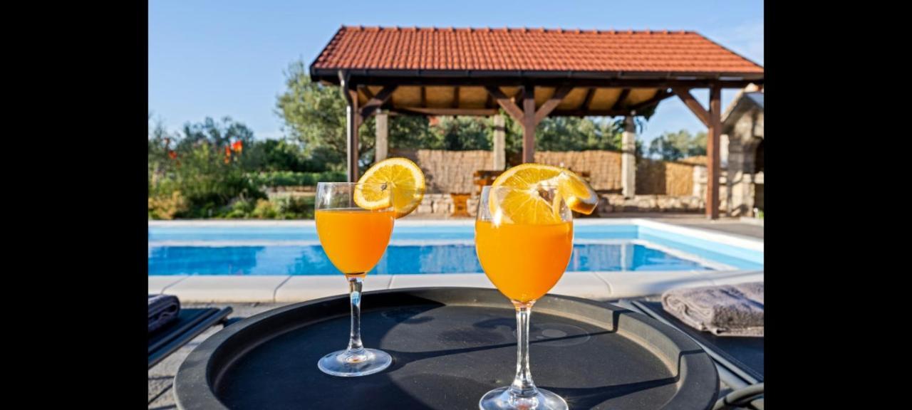 Olive Tree House With Jacuzzi, Wifi And 40M2 Pool Villa Siritovci Kültér fotó