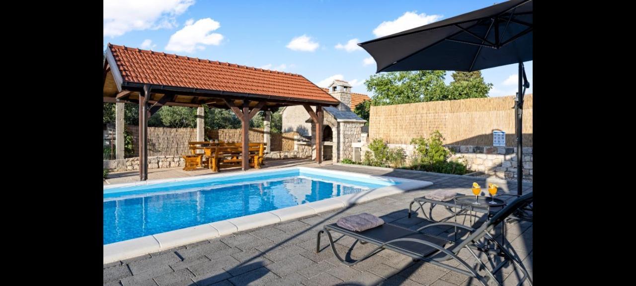Olive Tree House With Jacuzzi, Wifi And 40M2 Pool Villa Siritovci Kültér fotó