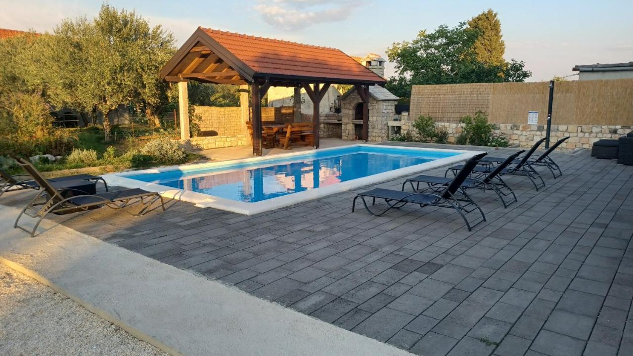 Olive Tree House With Jacuzzi, Wifi And 40M2 Pool Villa Siritovci Kültér fotó
