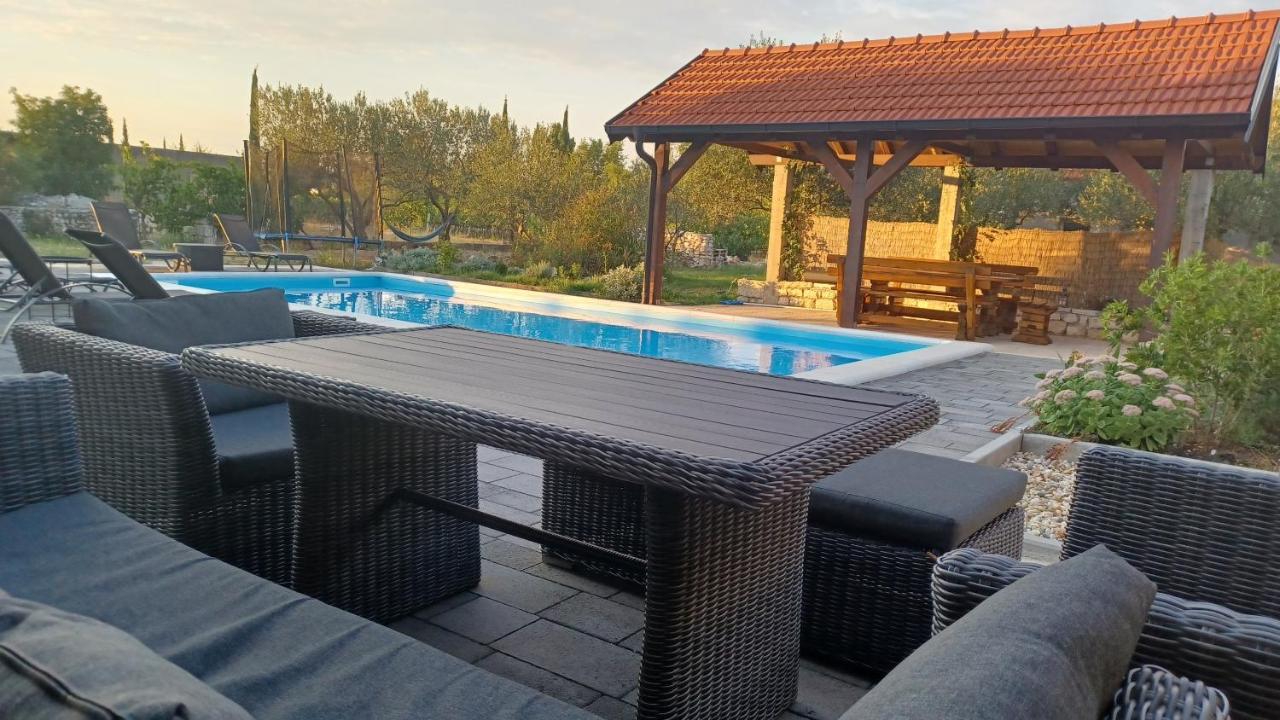 Olive Tree House With Jacuzzi, Wifi And 40M2 Pool Villa Siritovci Kültér fotó