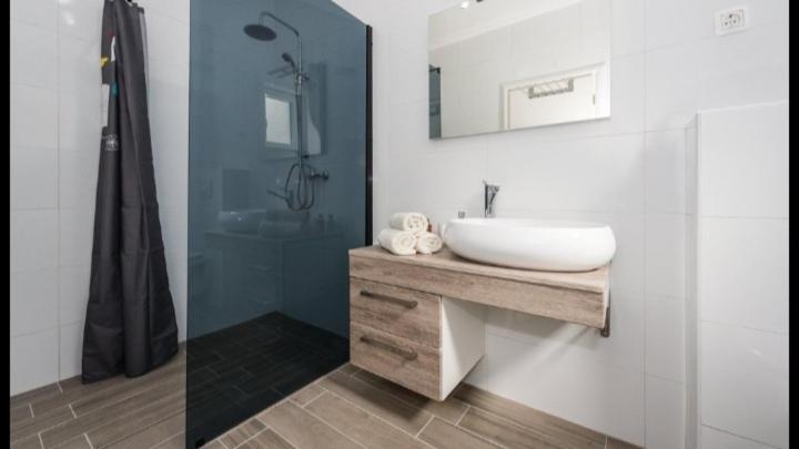 Olive Tree House With Jacuzzi, Wifi And 40M2 Pool Villa Siritovci Kültér fotó