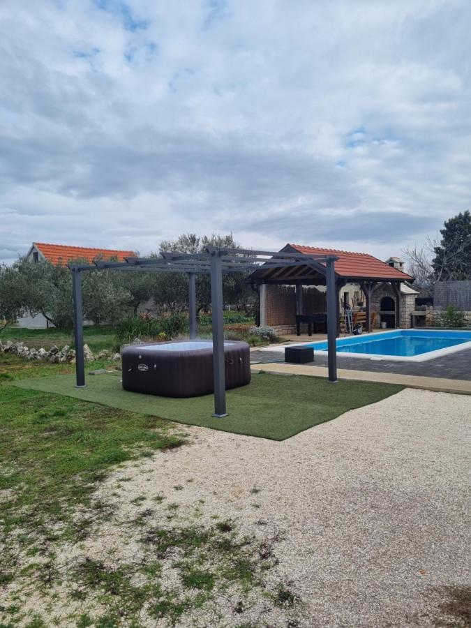 Olive Tree House With Jacuzzi, Wifi And 40M2 Pool Villa Siritovci Kültér fotó