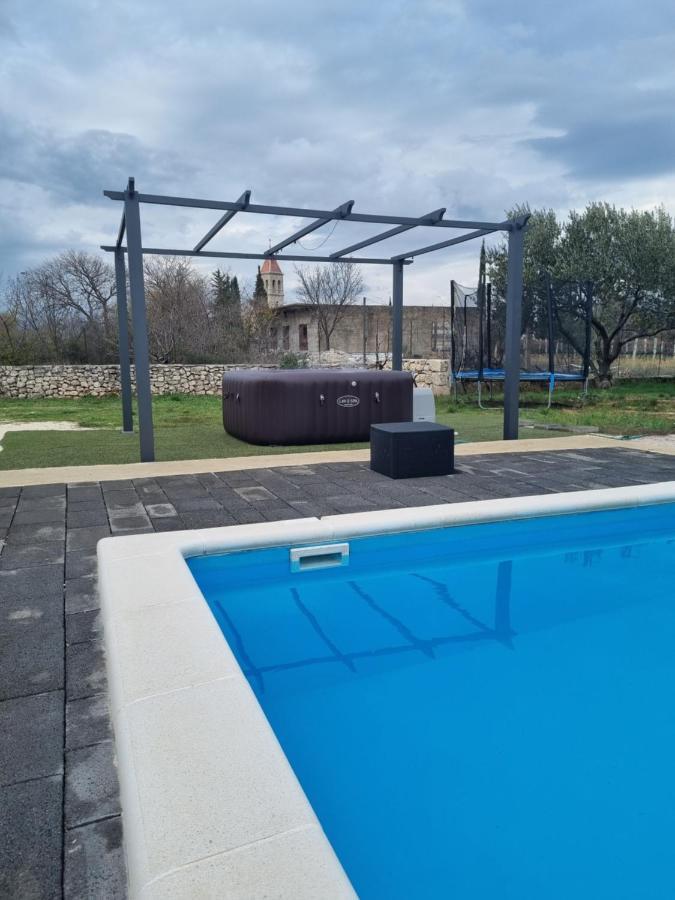 Olive Tree House With Jacuzzi, Wifi And 40M2 Pool Villa Siritovci Kültér fotó