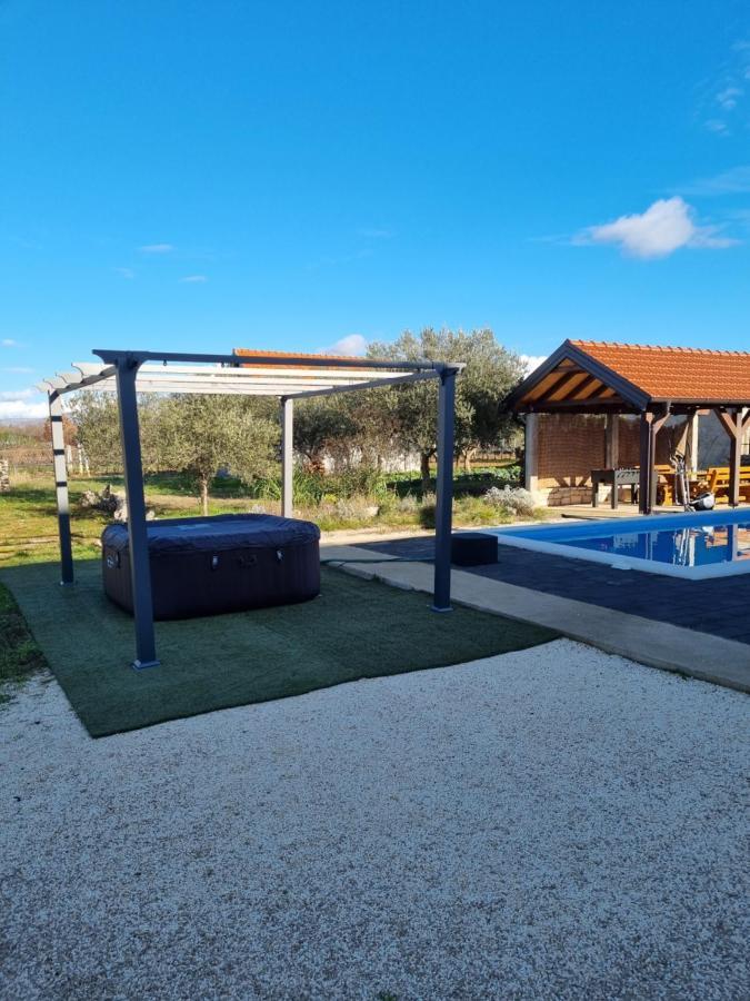 Olive Tree House With Jacuzzi, Wifi And 40M2 Pool Villa Siritovci Kültér fotó